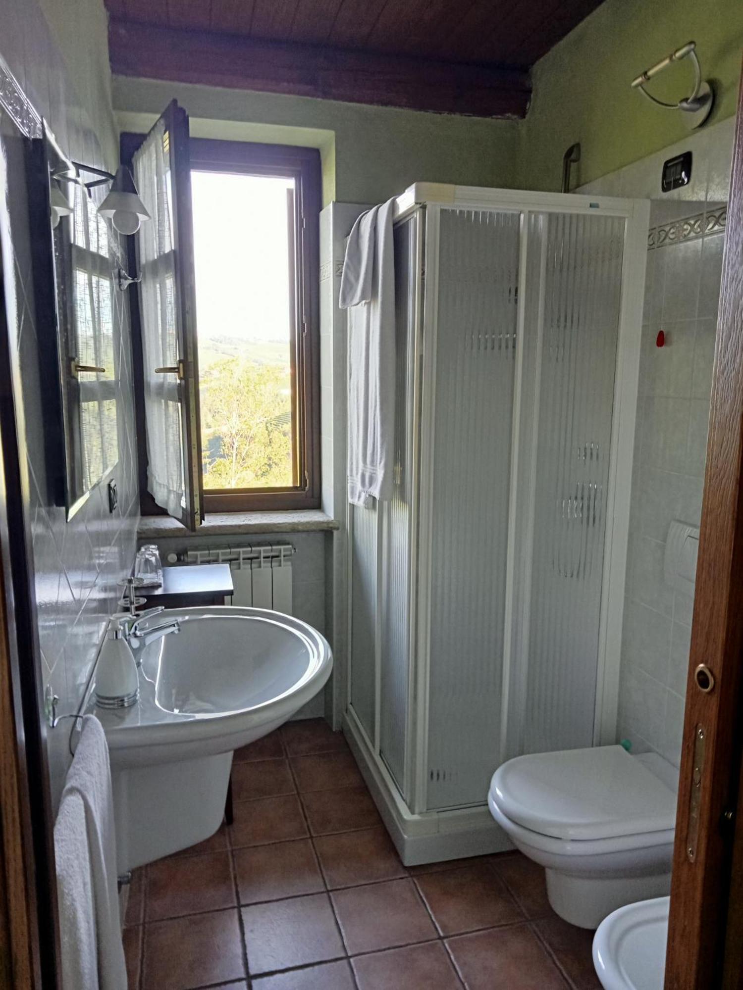 Agriturismo Bric Di Gai Monforte dʼAlba Kamer foto