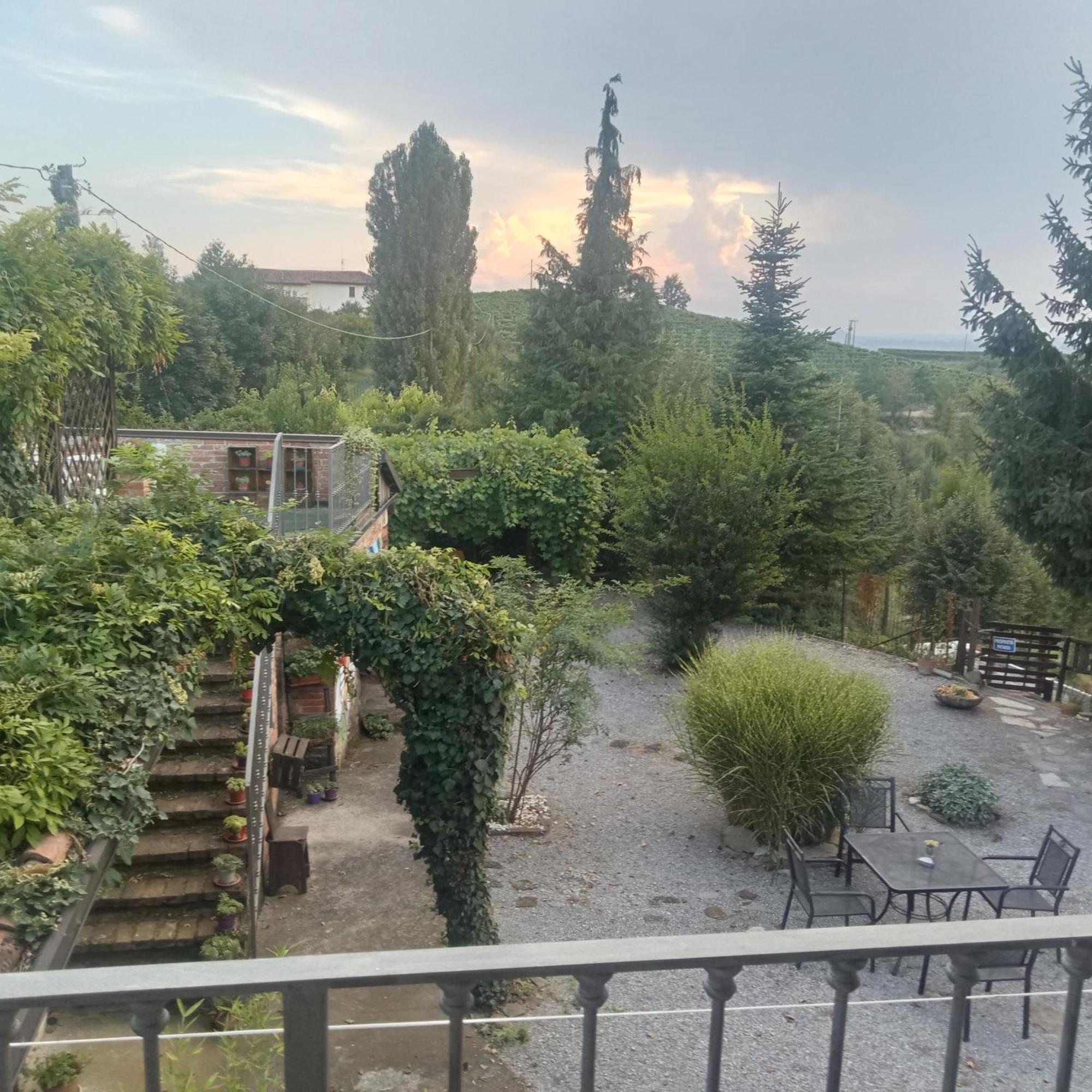 Agriturismo Bric Di Gai Monforte dʼAlba Buitenkant foto